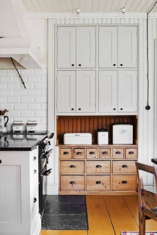 نمونه طراحی کابینت کلاسیک در فضای کوچک آشپزخانه